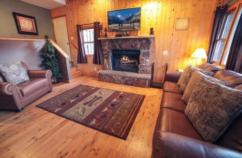 Estes Park House | Lazy R Cottages- 15