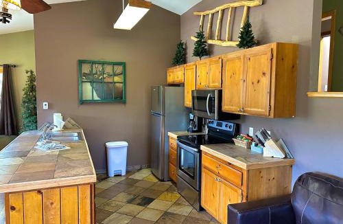 Estes Park House | Lazy R Cottages- 15