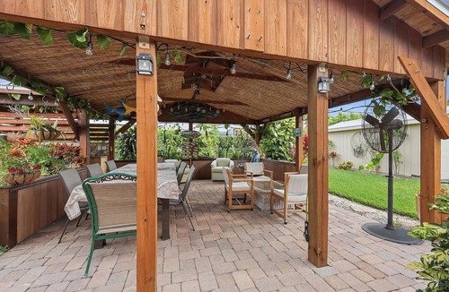 Singer Island House | Le Jardin - Hidden Gem on Singer Island! Charming 2BD + Den with Future Pool/Spa