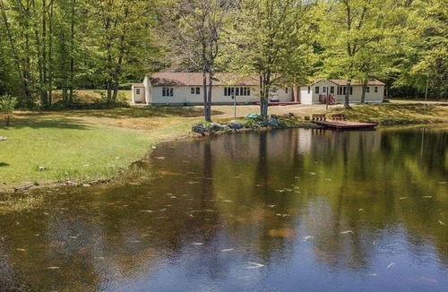 Middleton House | Legacy Estates Spacious 4-bedroom with WiFi, AC and More in lovely Middleton