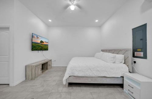 Lehigh Acres Apartment | Lehigh Oasis Private Studio with King Bed