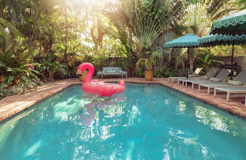 West Palm Beach Cottage | Lemon Loft: Palm Beach-style paradise, shared pool