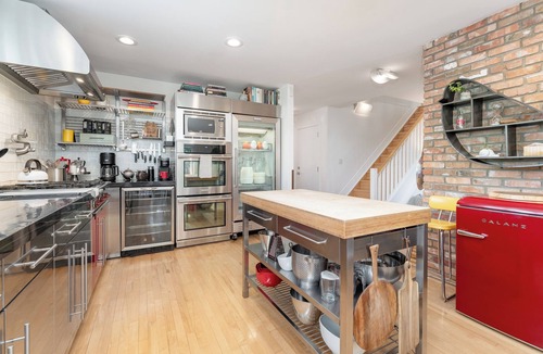 West Edmonton House | Lessard Lodge - Sleeps 10 - Hot tub - AC