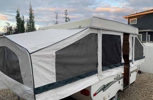 Red Deer House | Lets Go Camping Easy Pull Luxury Tent Trailer.