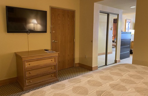 Mount Crested Butte Hotel | Lift Base Village - Grand Lodge King Bedroom Suite