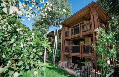 Aspen Condo | Lift One - Rustic second floor one bedroom with balcony