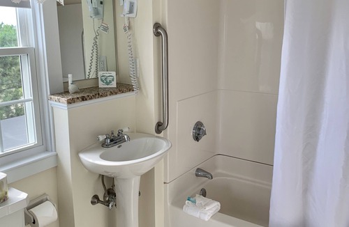 West Dennis Hotel | Lighthouse Inn
