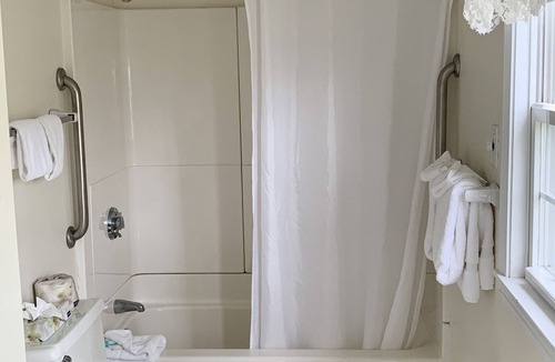 West Dennis Hotel | Lighthouse Inn