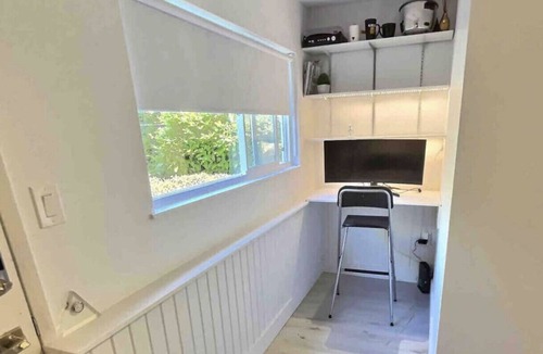 District of North Vancouver Apartment | Like new Suite with full kitchen and private bath