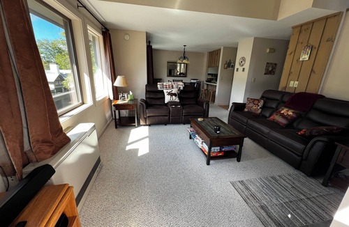 Lincoln House | Lincoln Unplugged, an Elevated Experience : Cozy Pad with Pools & Views.