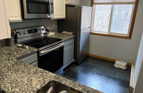 Lincoln Condo | Lincoln/White Mnt 2Br/2Ba-King bed-A/C-Pool-Monthly rental