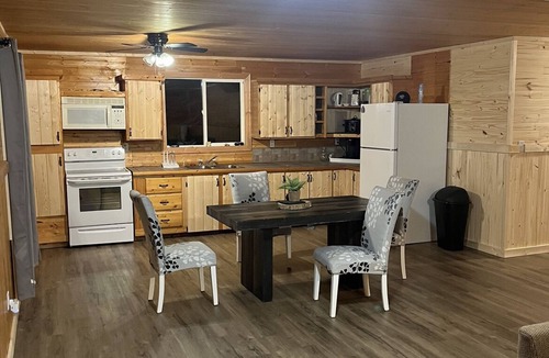 Grassland Cabin | Little cabin near a lake