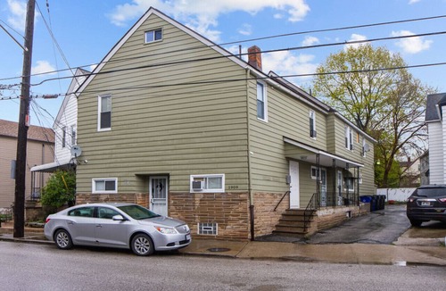 Little Italy Apartment | Little Italy Apt. Case Western & Cleveland Clinic