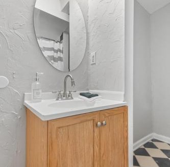 Little Italy Apartment | Little Italy Group Stay 4 TV's Pet Friendly