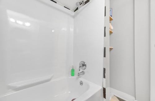 Little Italy Apartment | Little Italy Group Stay 4 TV's Pet Friendly