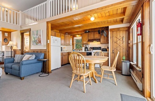 Port Clyde Apartment | Little White Caps, quaint Maine cottage