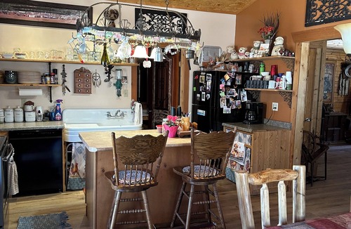 Hill City Cabin | Located right in the middle of The Black Hills
