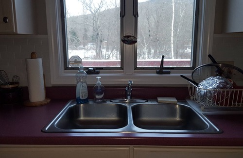 Belmont House | LOCATION, LOCATION! 5 min to mtn, Dog friendly. 5 star reviews. March open!