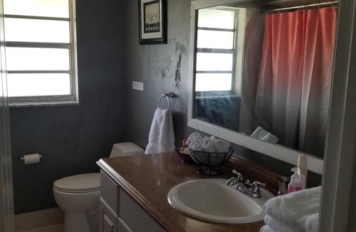 Lake Worth House | LOCATION! Only 5 mins to Wellington, 4 mins to Turnpike, 18 mins to the BEACH!