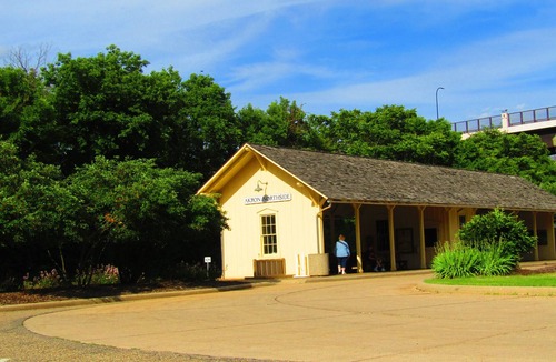 Akron House | Location , Pets, Parks and Recreation