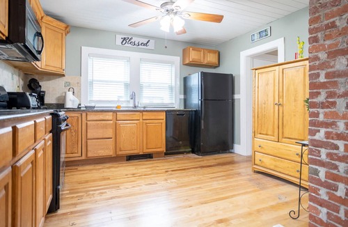 Hampton House | Location! Value! Steps to Beach! Perfect for Summer Trip- Spacious 4-5BR Retreat
