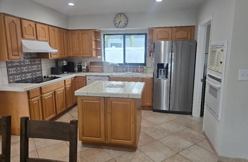 Harbor Village House | LOCATION! Waterfront house on the canal w/POOL walk to BEACH in Pompano Beach