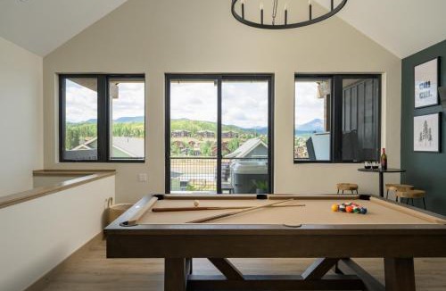 Fraser House | Lodge 212 Brand New LUXE Designer Home Hot Tub