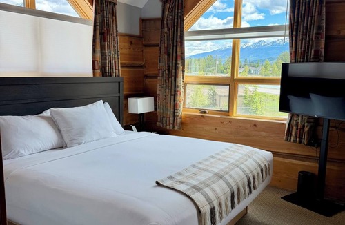 Golden Hotel | Lodge and Lantern