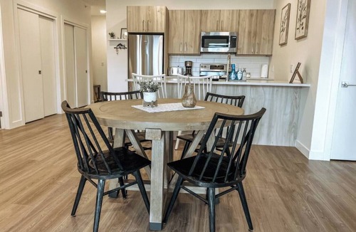 Golden Apartment | Lofty Lookout - 2 Bed, 2 Bath Luxury DT