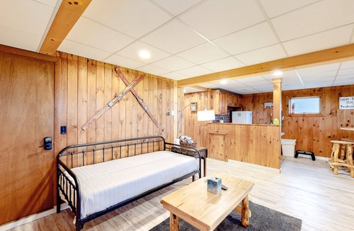 Montgomery Center Condo | Log cabin condo with mountain views and full kitchen - close to Jay Peak Resort
