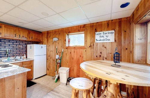 Montgomery Center Condo | Log cabin condo with mountain views and full kitchen - close to Jay Peak Resort