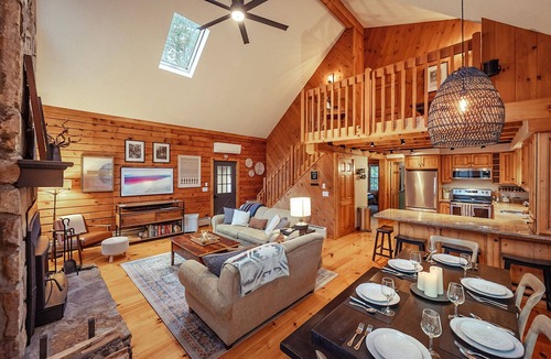 Manchester Center Cabin | Log Cabin Escape: Well-stocked, clean, cozy & comfortable