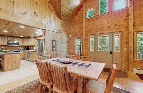 Franconia House | Log Cabin in the mountains near skiing, hiking & fishing