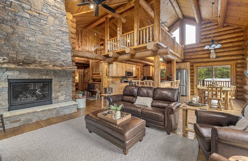 Roubaix House | Log Home in the heart of the Black Hills. Deadwood. Sturgis.
