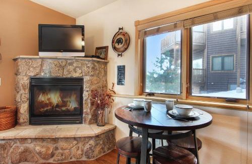 Estes Park Apartment | Lookout Mountain 27B Condo
