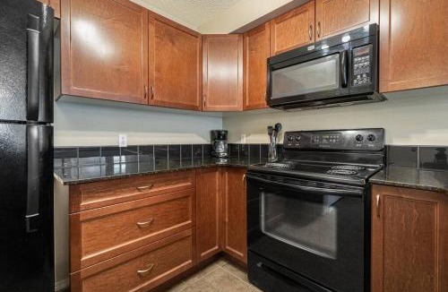 East Kootenay Apartment | Lookout Pointe, Lakeview, Pool, Hot Tub, Gym