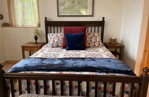 Stoneham Cabin | Loon Lodge : Spacious Lakeside Suite