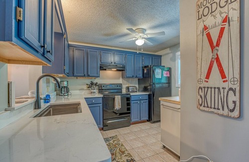 Lincoln Condo | Loon Mountain Condo- Walk to Main Street!