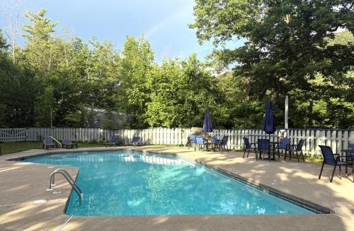 Lincoln Apartment | Loon Resort Condo-AC, Pool, Hot Tub and Views