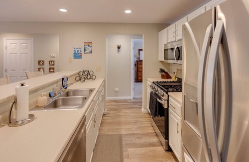Lincoln Apartment | Loon-Shuttle-Amenities
