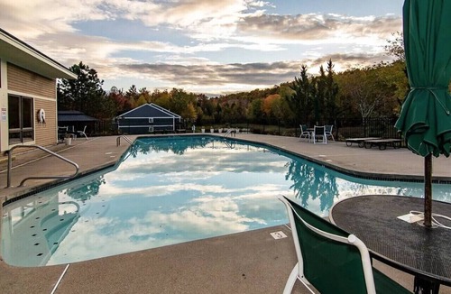 Lincoln Apartment | Loon-Shuttle-Amenities
