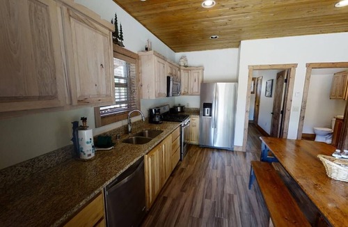 Red River House | Lost in Paradise - In Town - New Property - Pet Friendly - River Access