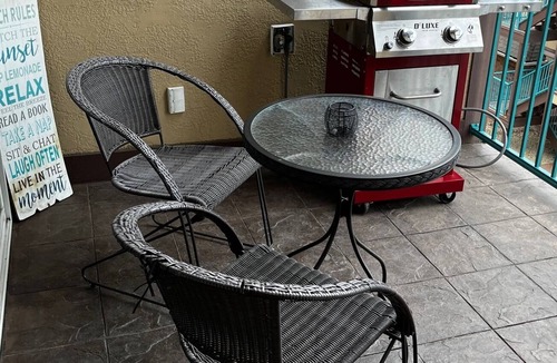 Okanagan-Similkameen Condo | Lovely 2 Bedroom Condo Steps to the Beach!