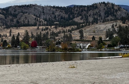 Okanagan-Similkameen Condo | Lovely 2 Bedroom Condo Steps to the Beach!