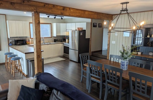 Sylvan Lake Cabin | Lovely 4-bedroom cabin in the heart of Sylvan Lake - 4 min walk to the beach