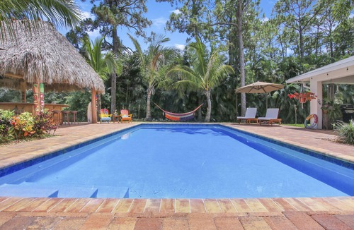 Hunt Club House | Lovely Casa Tropicana Lox - Private Guesthouse and Pool, Dog Friendly!