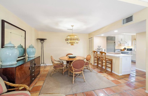 Bella Vista Condo | Lovely coastal 3-bedroom condo short walk to Jupiter Beach!
