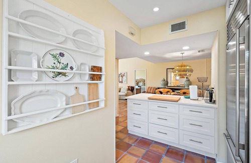 Bella Vista Condo | Lovely coastal 3-bedroom condo short walk to Jupiter Beach!