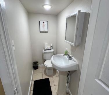 Almont Apartment | Lovely Cozy 3 king bedroom, 5 mins EWR Airport