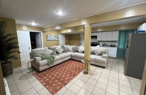 Almont Apartment | Lovely Cozy 3 king bedroom, 5 mins EWR Airport